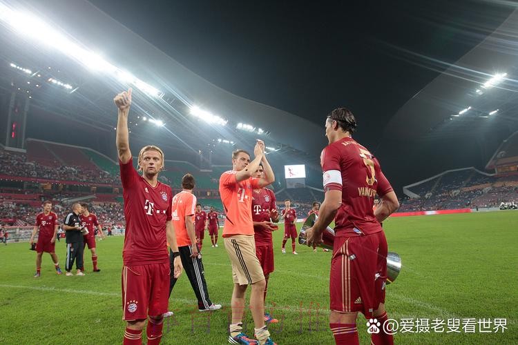 奥利塞独造4球，拜仁主场8-1狂胜，刷爆德甲纪录将狼堡钉在耻辱柱